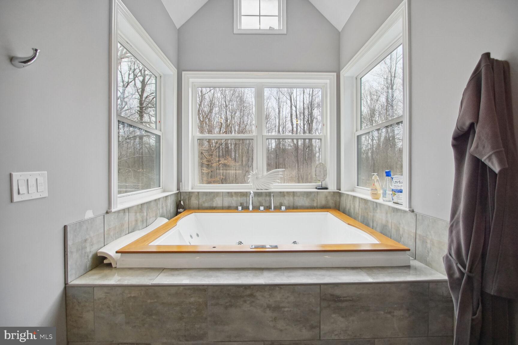 COURTNEY MANOR - Residential