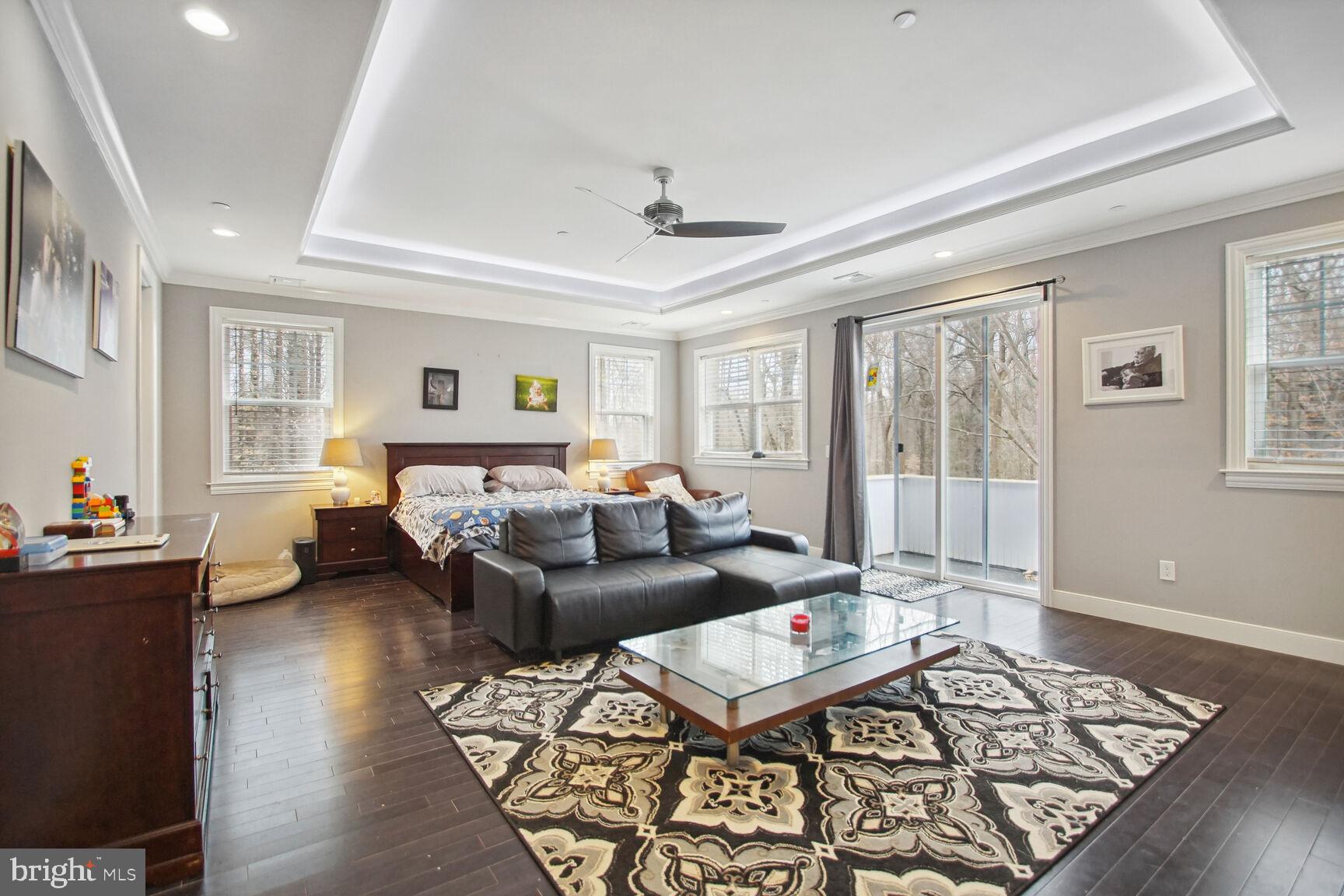 COURTNEY MANOR - Residential