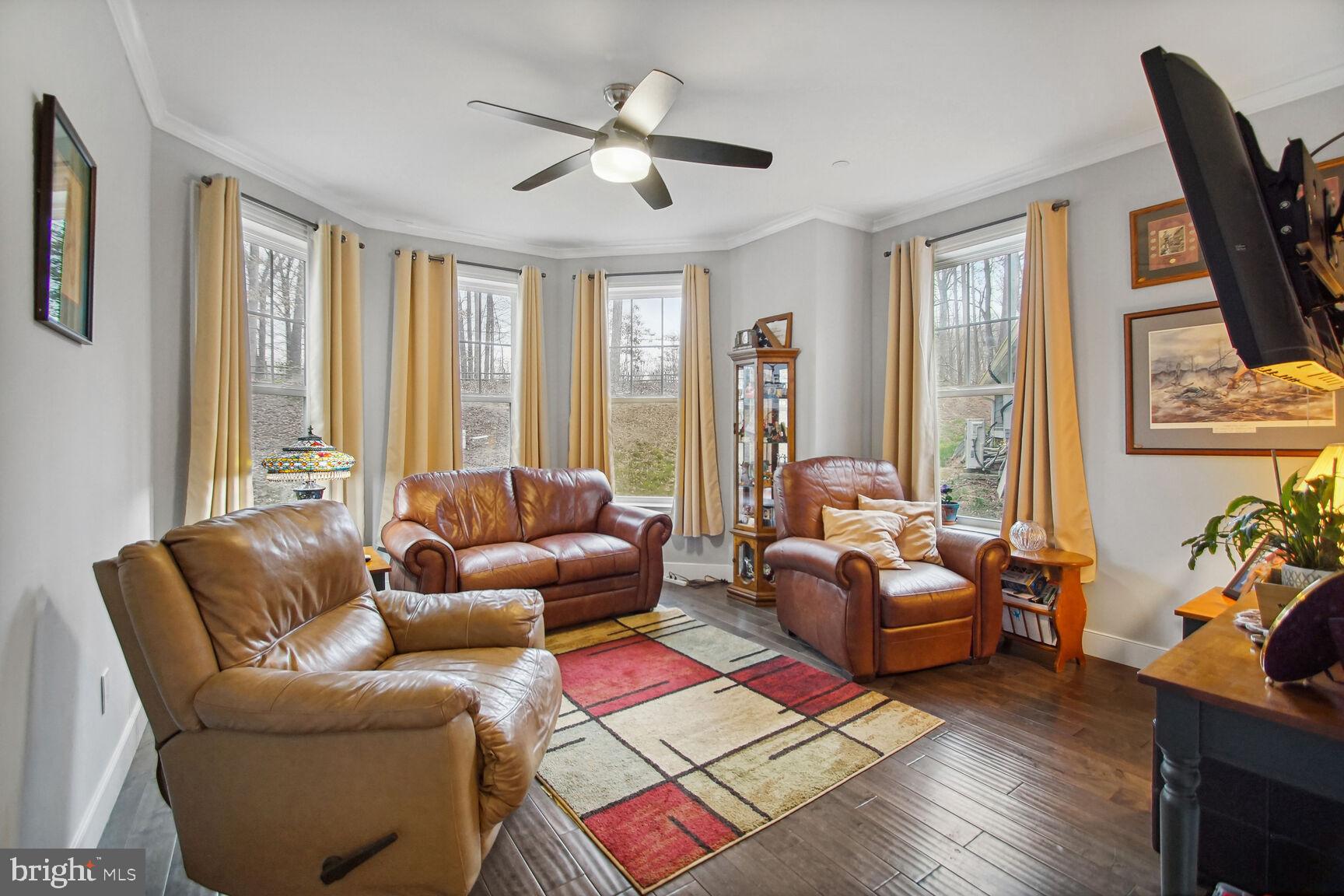 COURTNEY MANOR - Residential