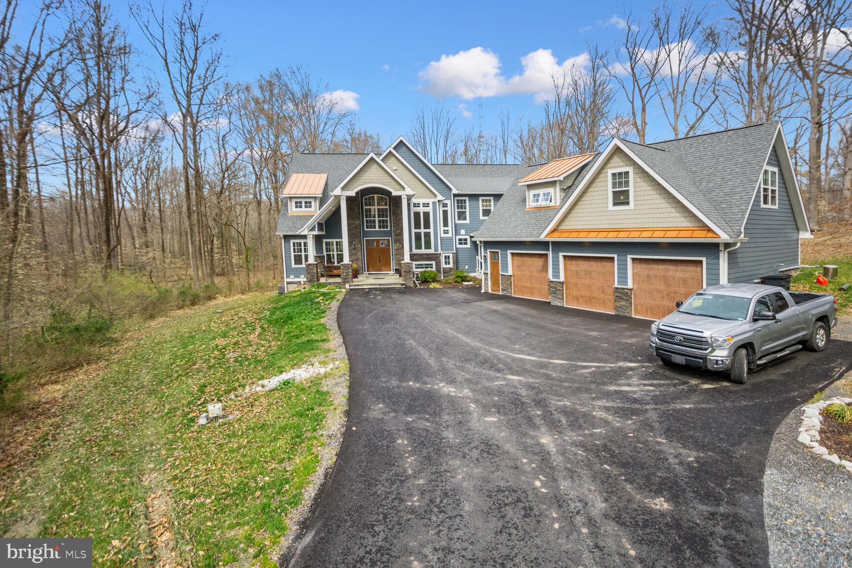 COURTNEY MANOR - Residential