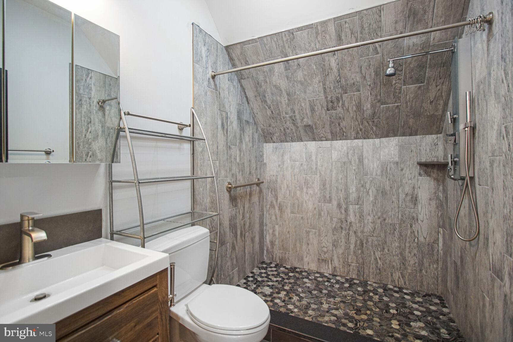 COURTNEY MANOR - Residential