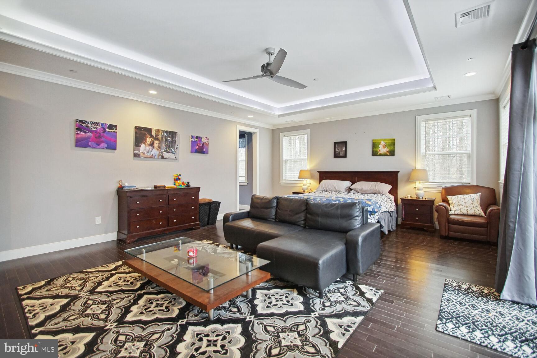 COURTNEY MANOR - Residential