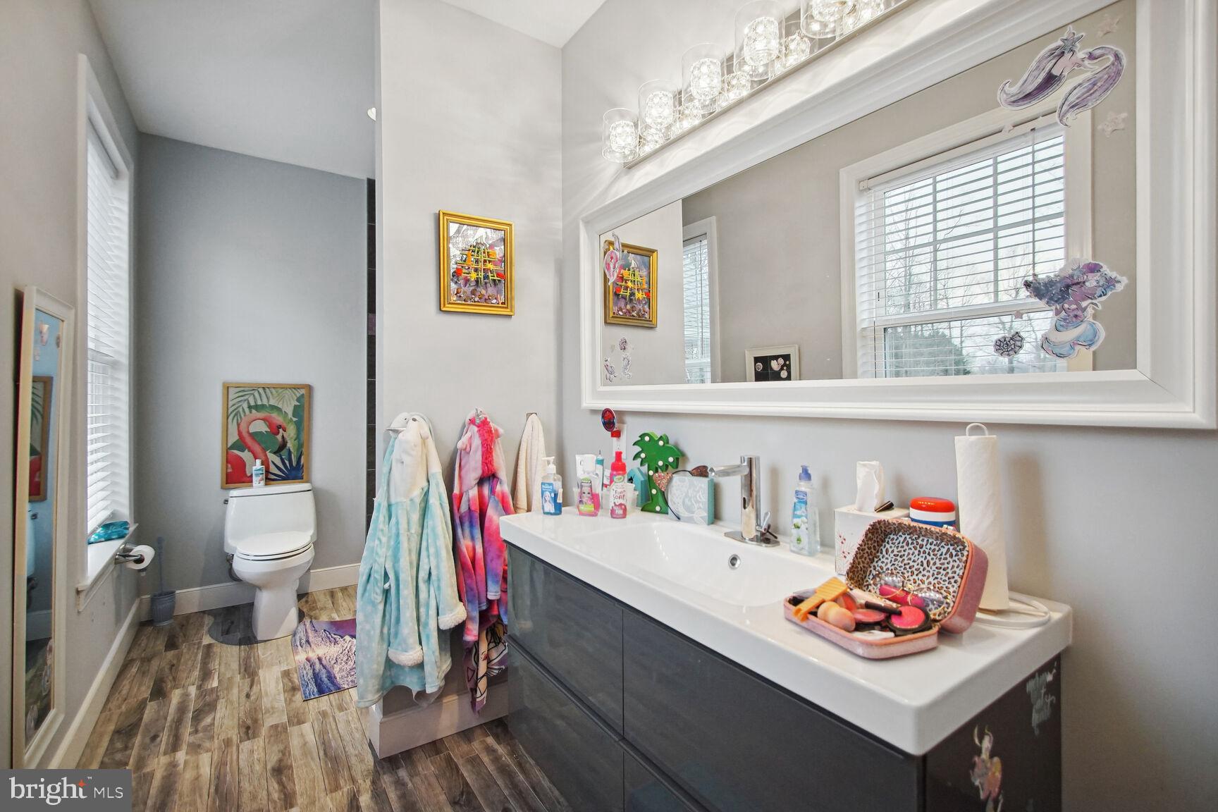 COURTNEY MANOR - Residential