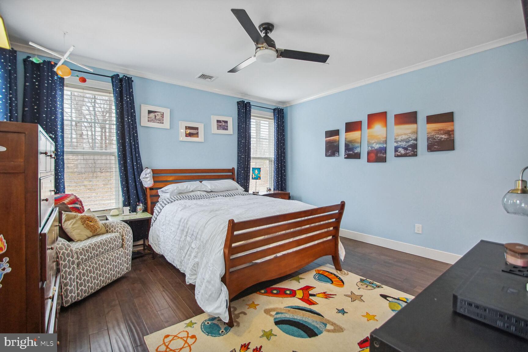 COURTNEY MANOR - Residential