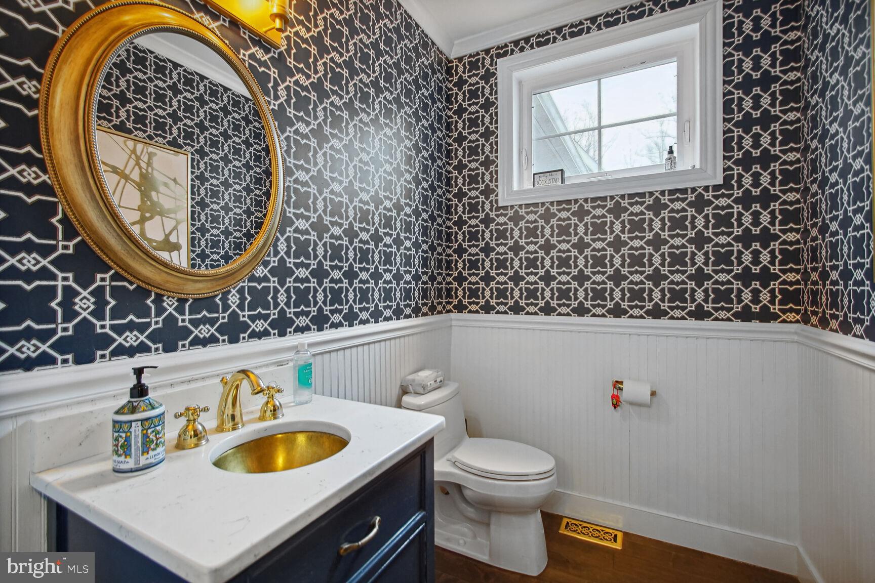 COURTNEY MANOR - Residential