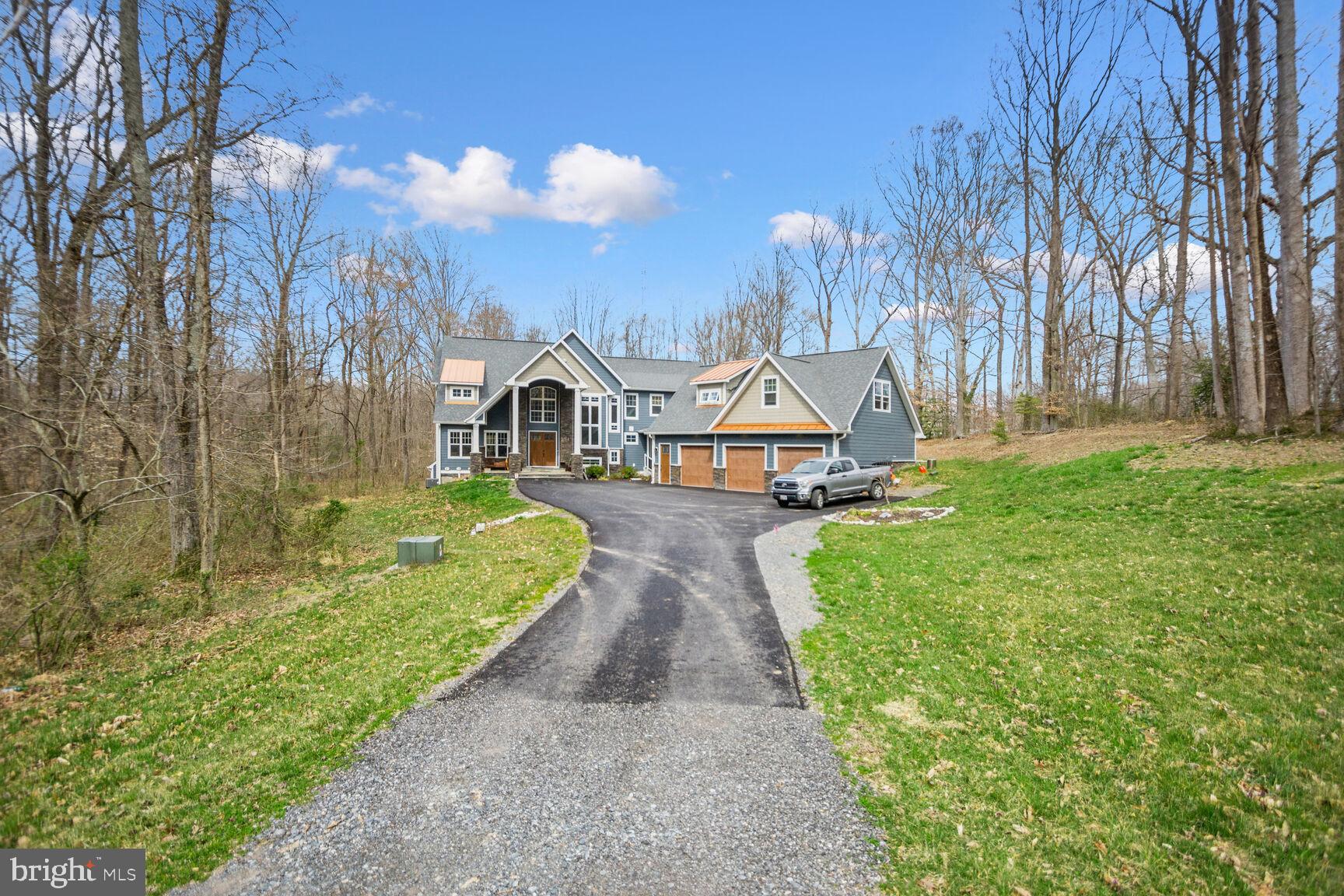 COURTNEY MANOR - Residential