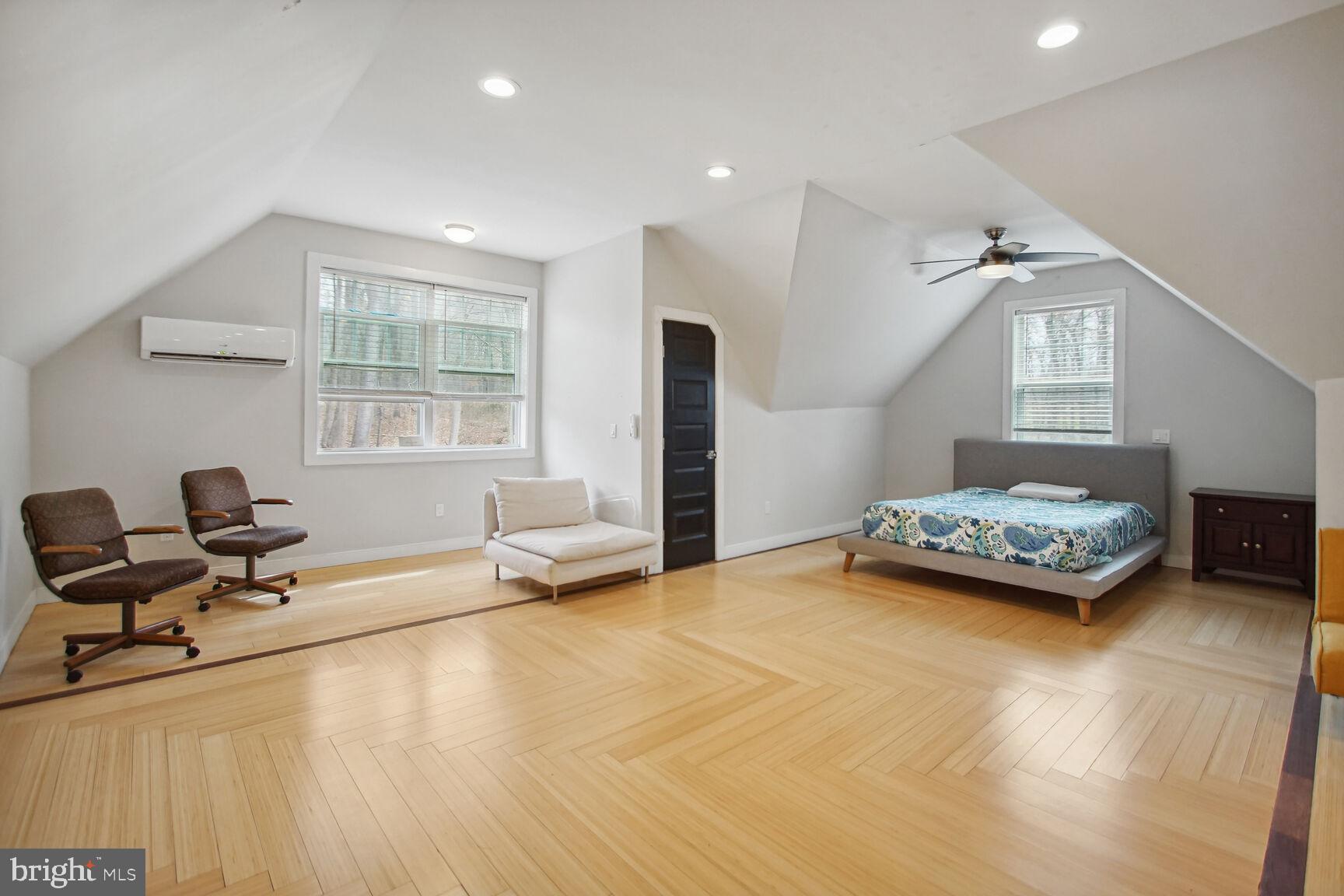 COURTNEY MANOR - Residential