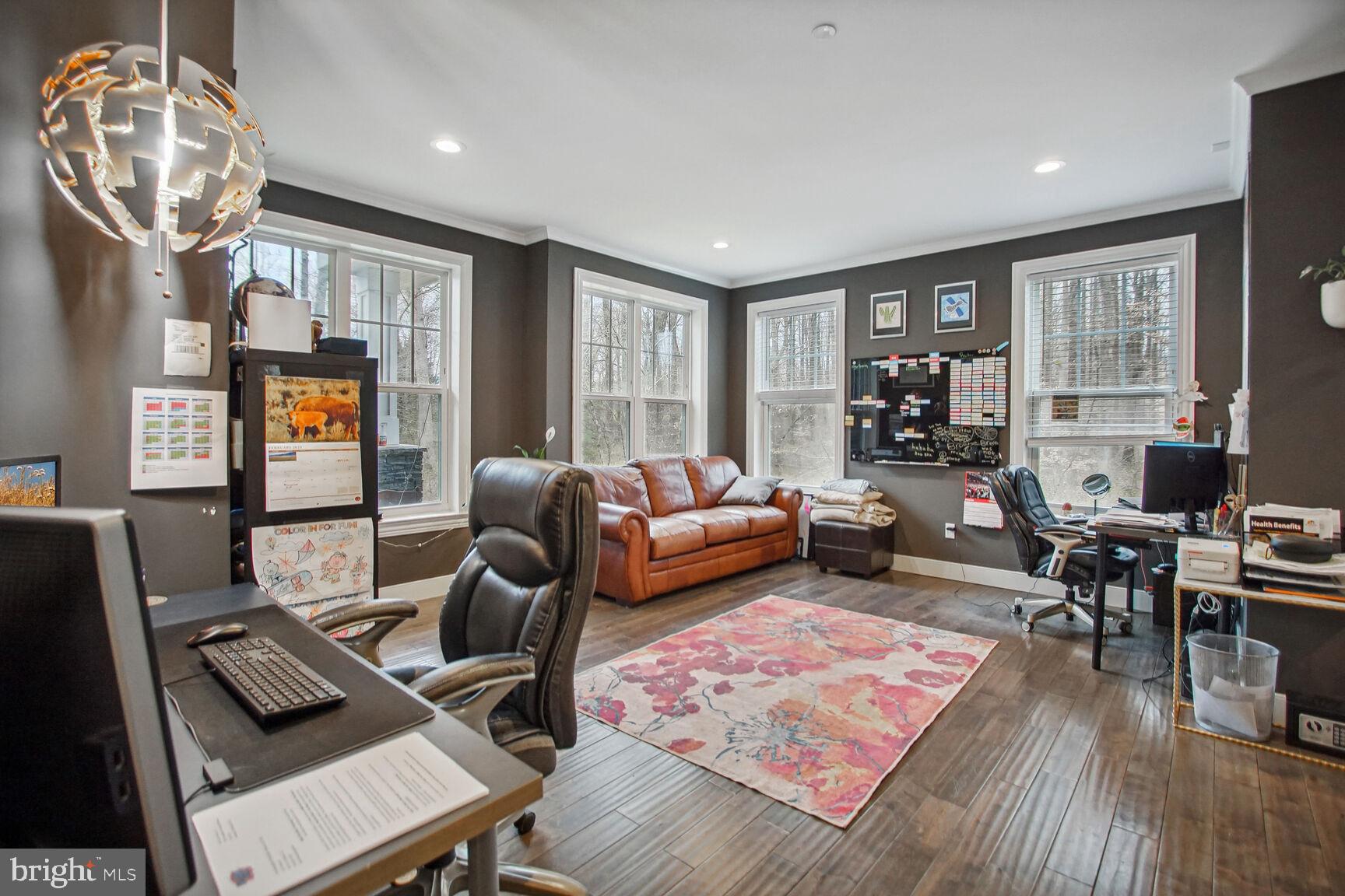 COURTNEY MANOR - Residential