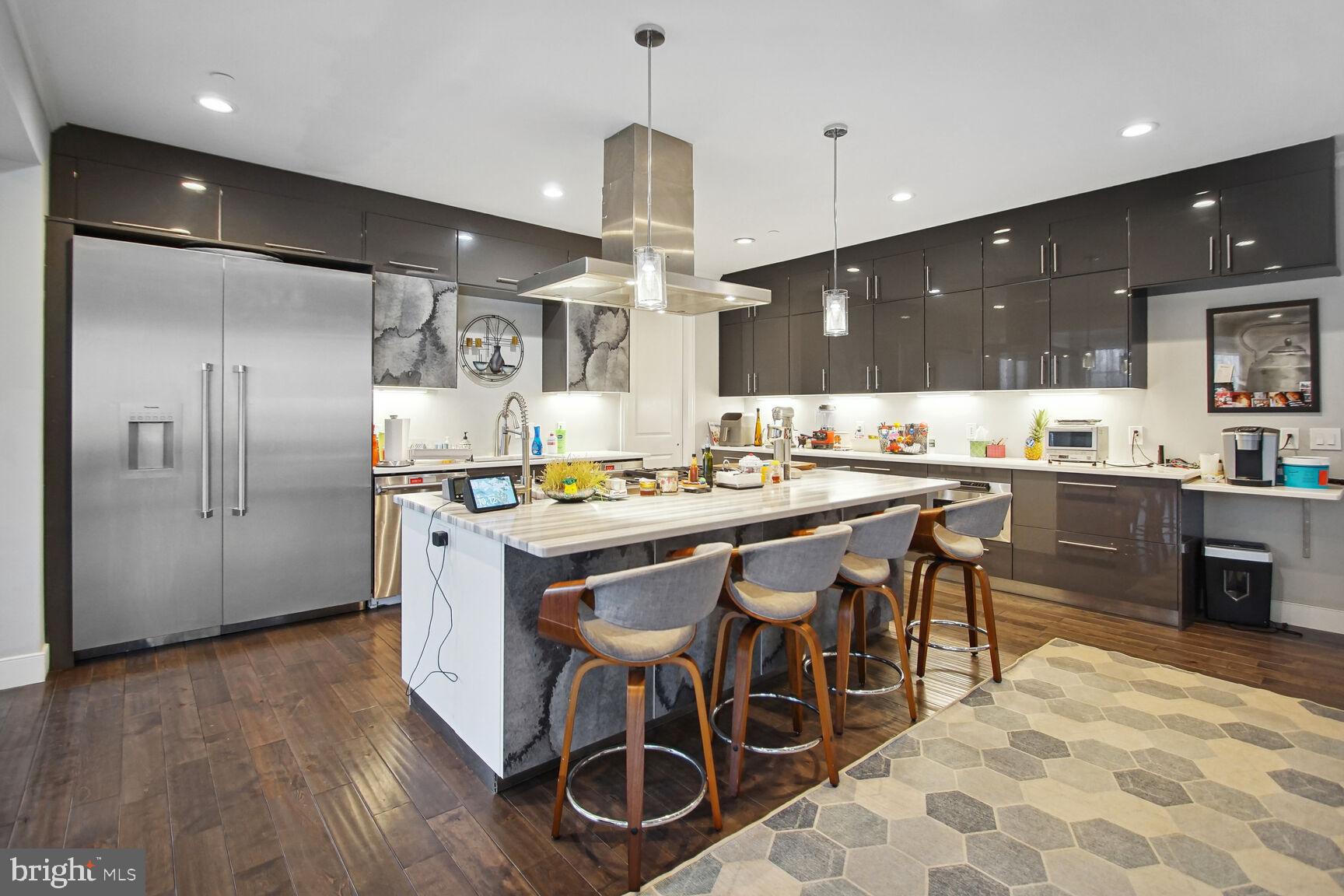 COURTNEY MANOR - Residential