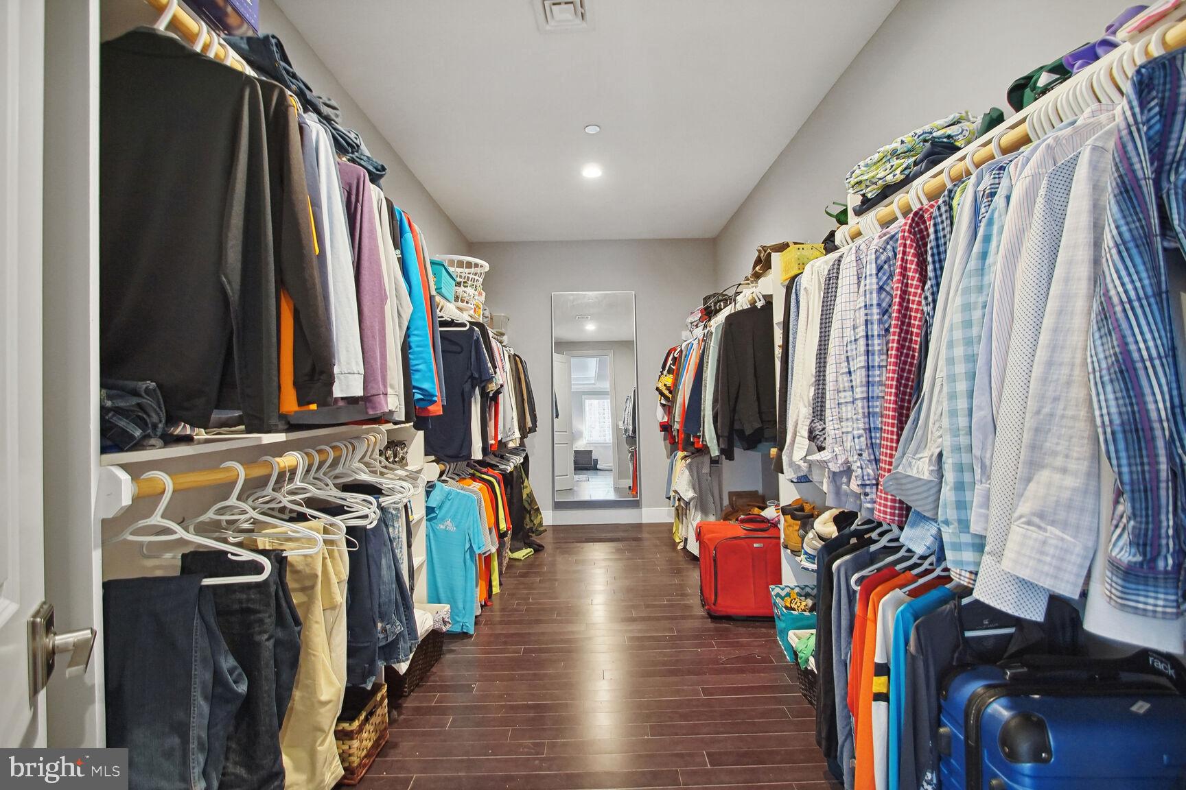 COURTNEY MANOR - Residential