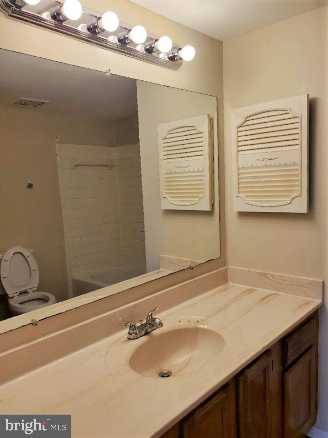 TOWNES OF GLOUCESTER - Residential Lease