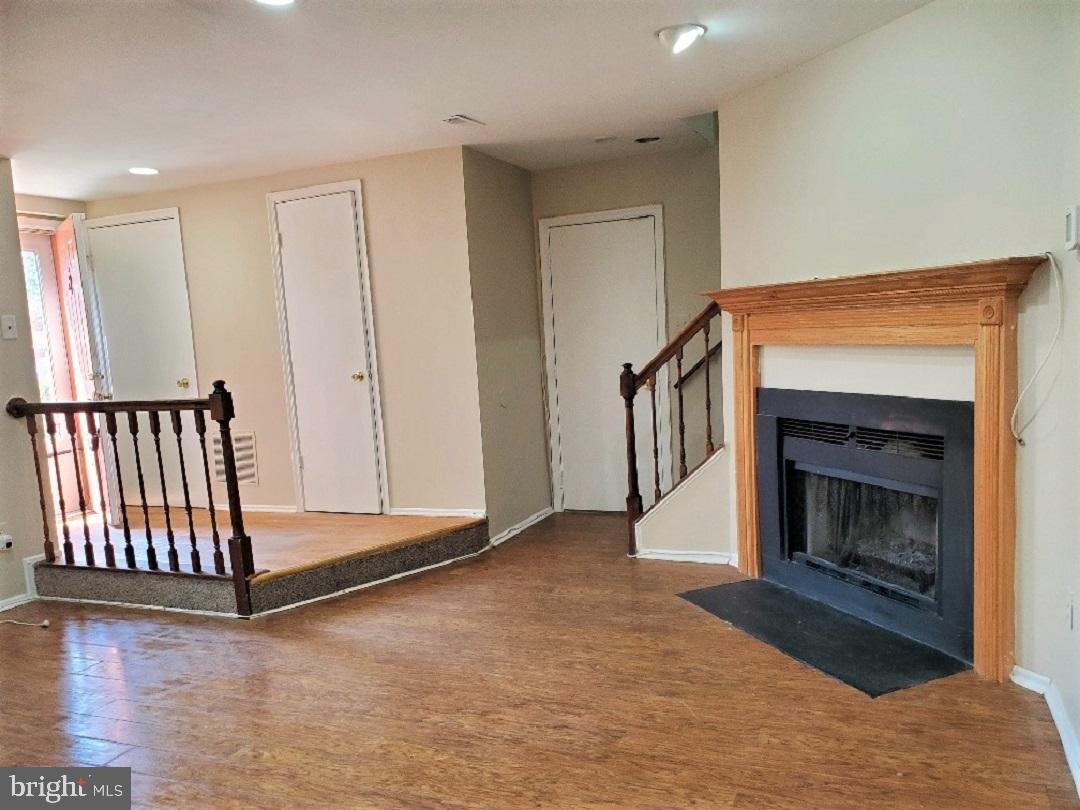 TOWNES OF GLOUCESTER - Residential Lease