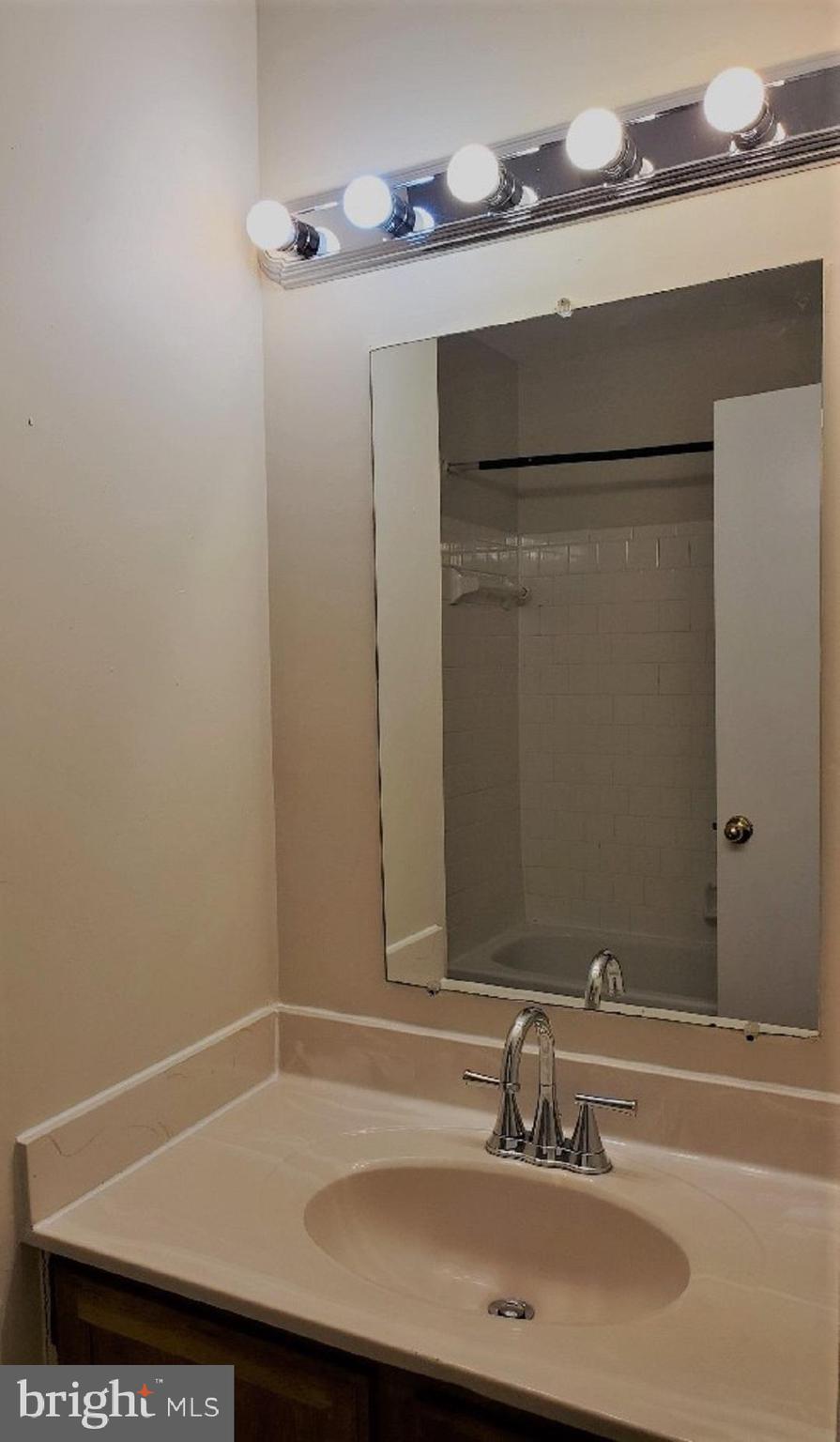 TOWNES OF GLOUCESTER - Residential Lease