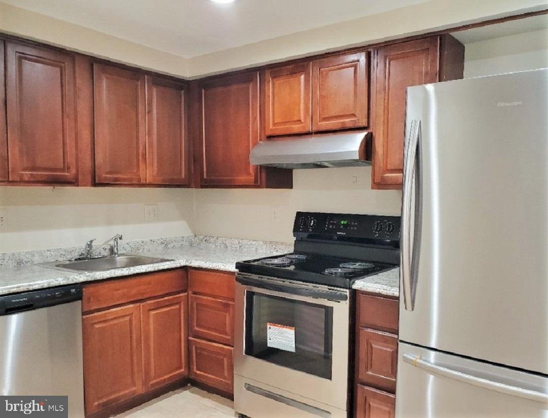 TOWNES OF GLOUCESTER - Residential Lease