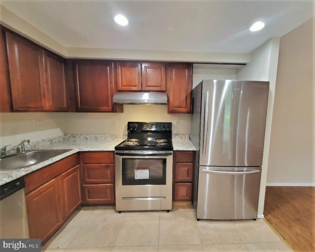 TOWNES OF GLOUCESTER - Residential Lease