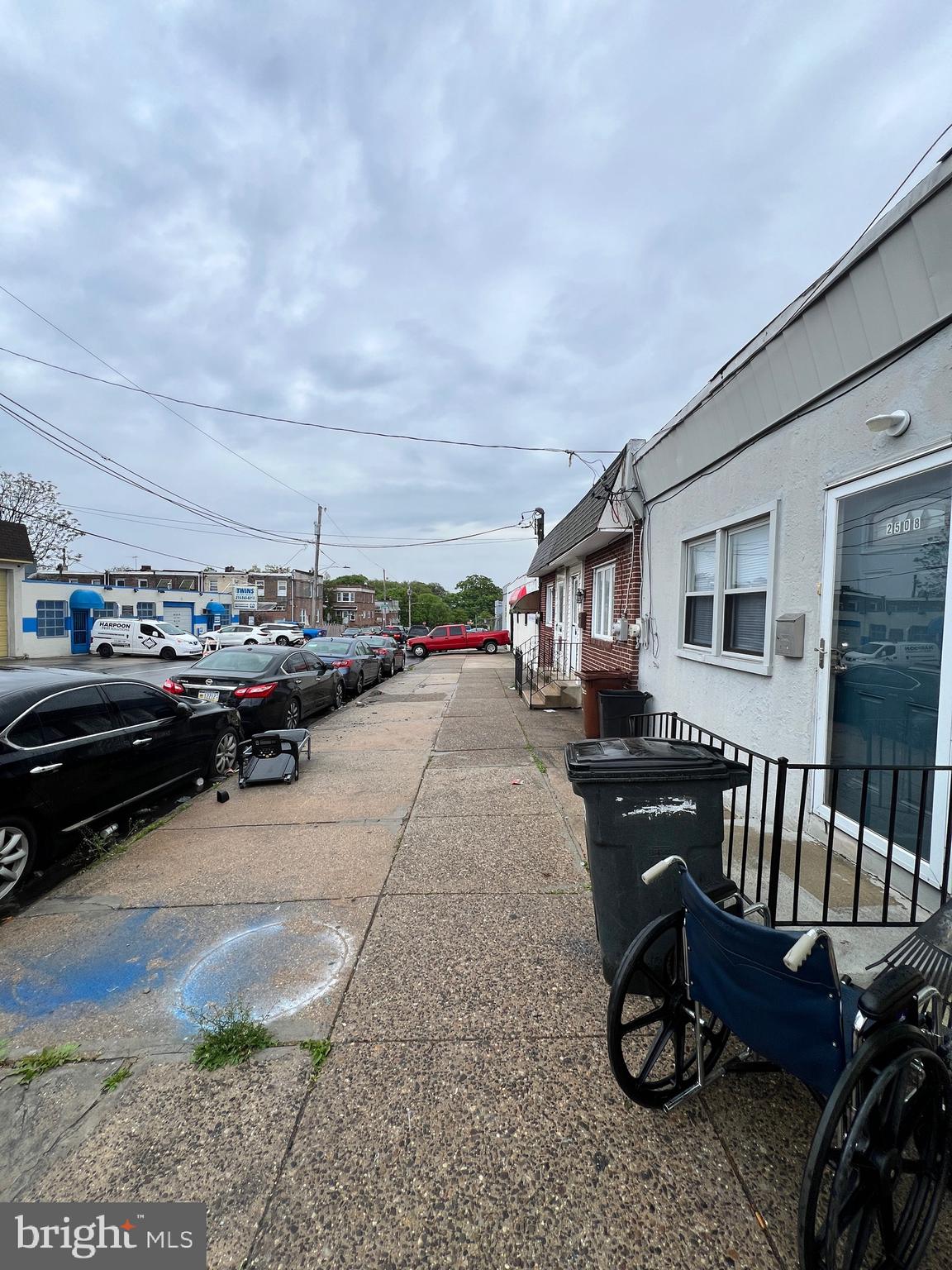 ELMWOOD PARK - Commercial Sale