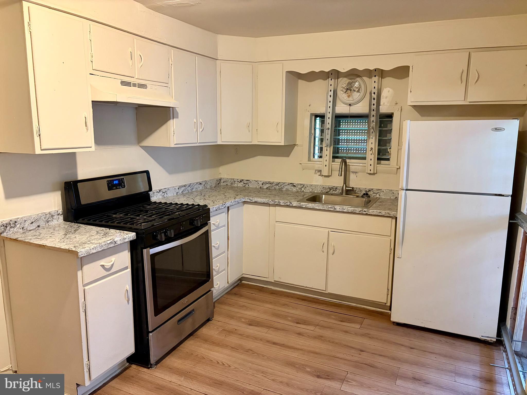 1854 E LIPPINCOTT STREET