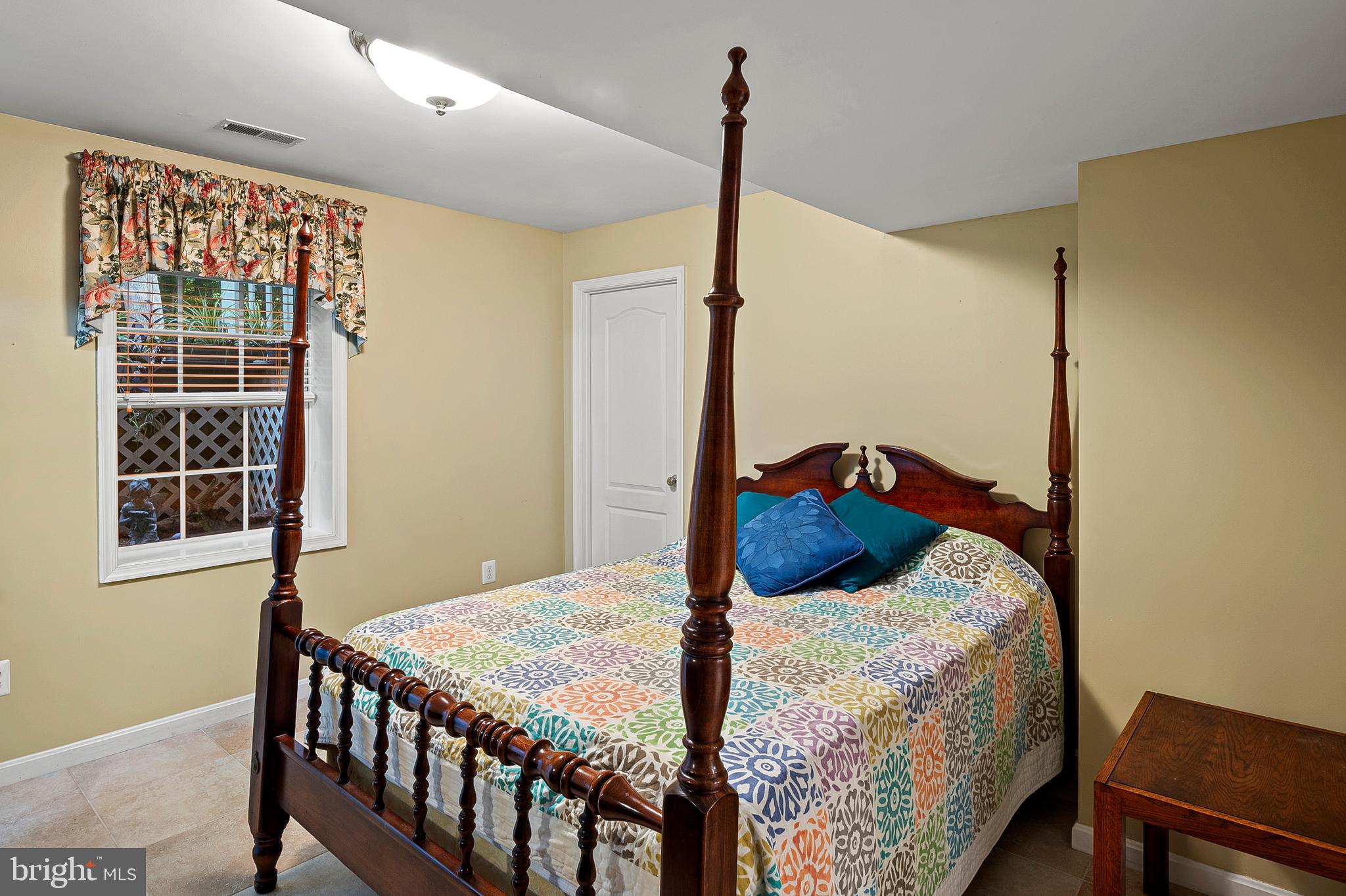 LOCH HAVEN WOODS - Residential Lease