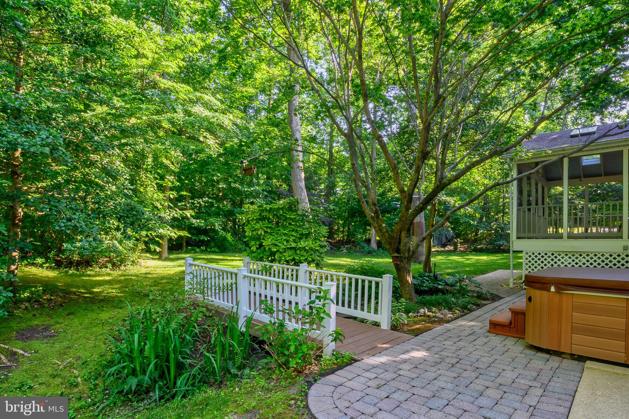 LOCH HAVEN WOODS - Residential Lease