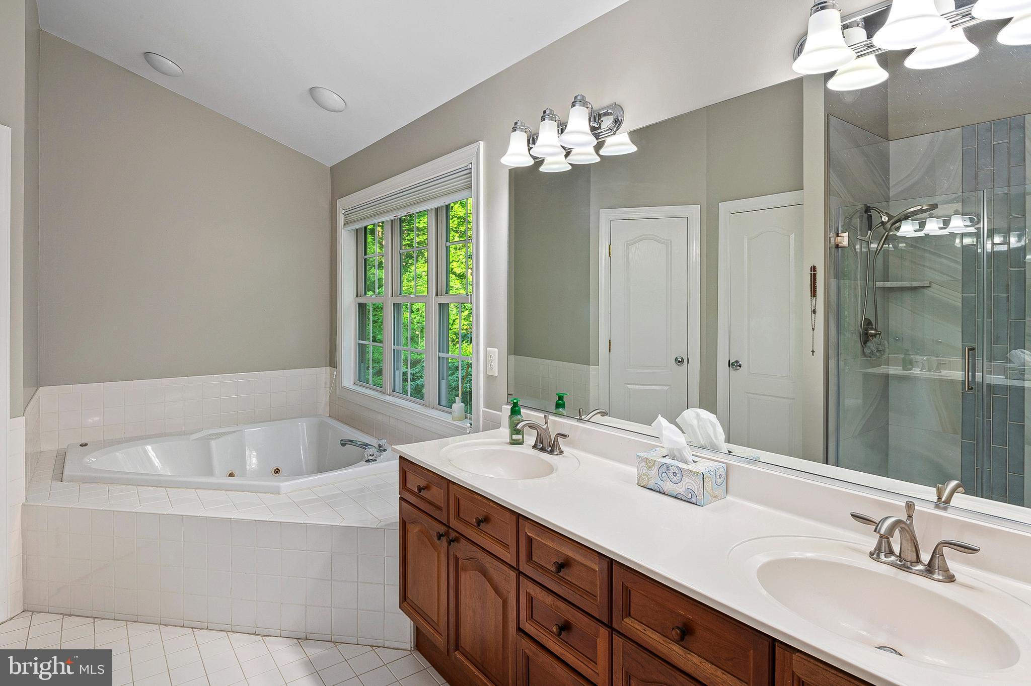 LOCH HAVEN WOODS - Residential Lease