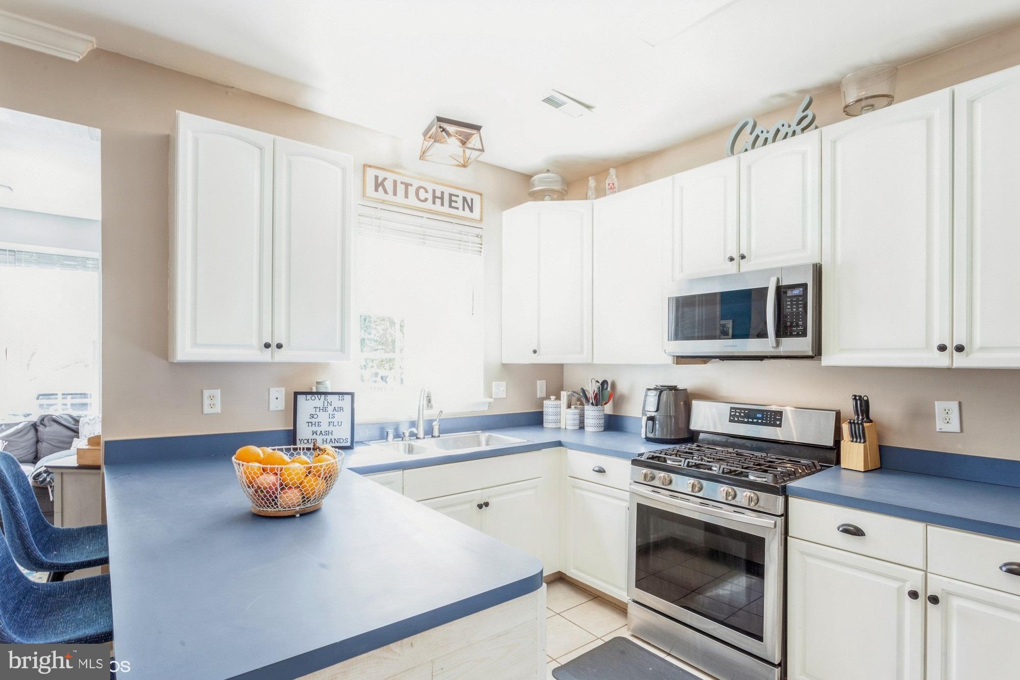 CONSTANT FRIENDSHIP - Residential