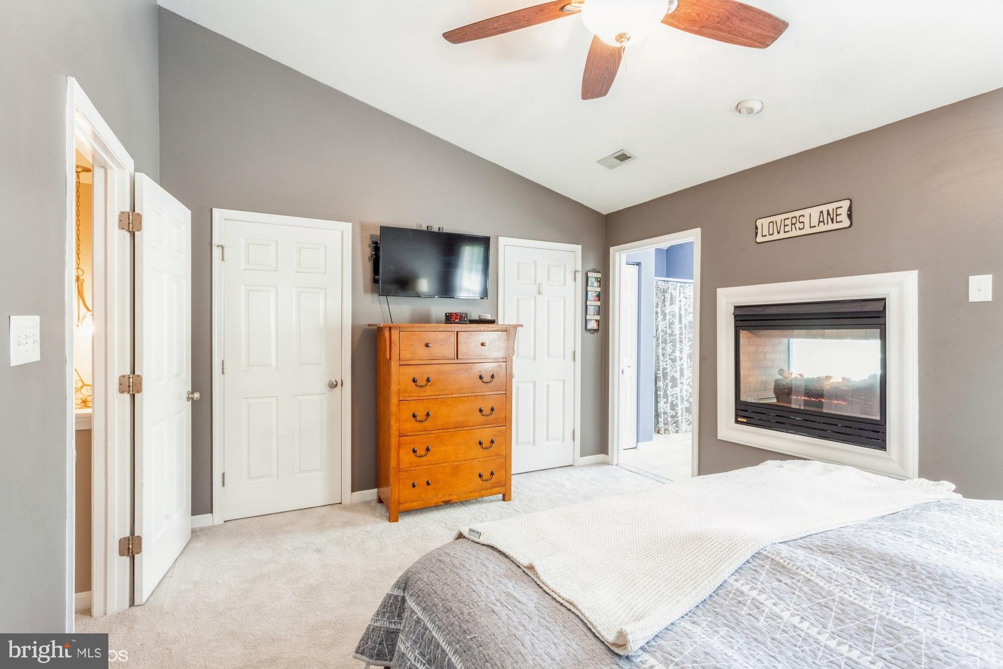 CONSTANT FRIENDSHIP - Residential