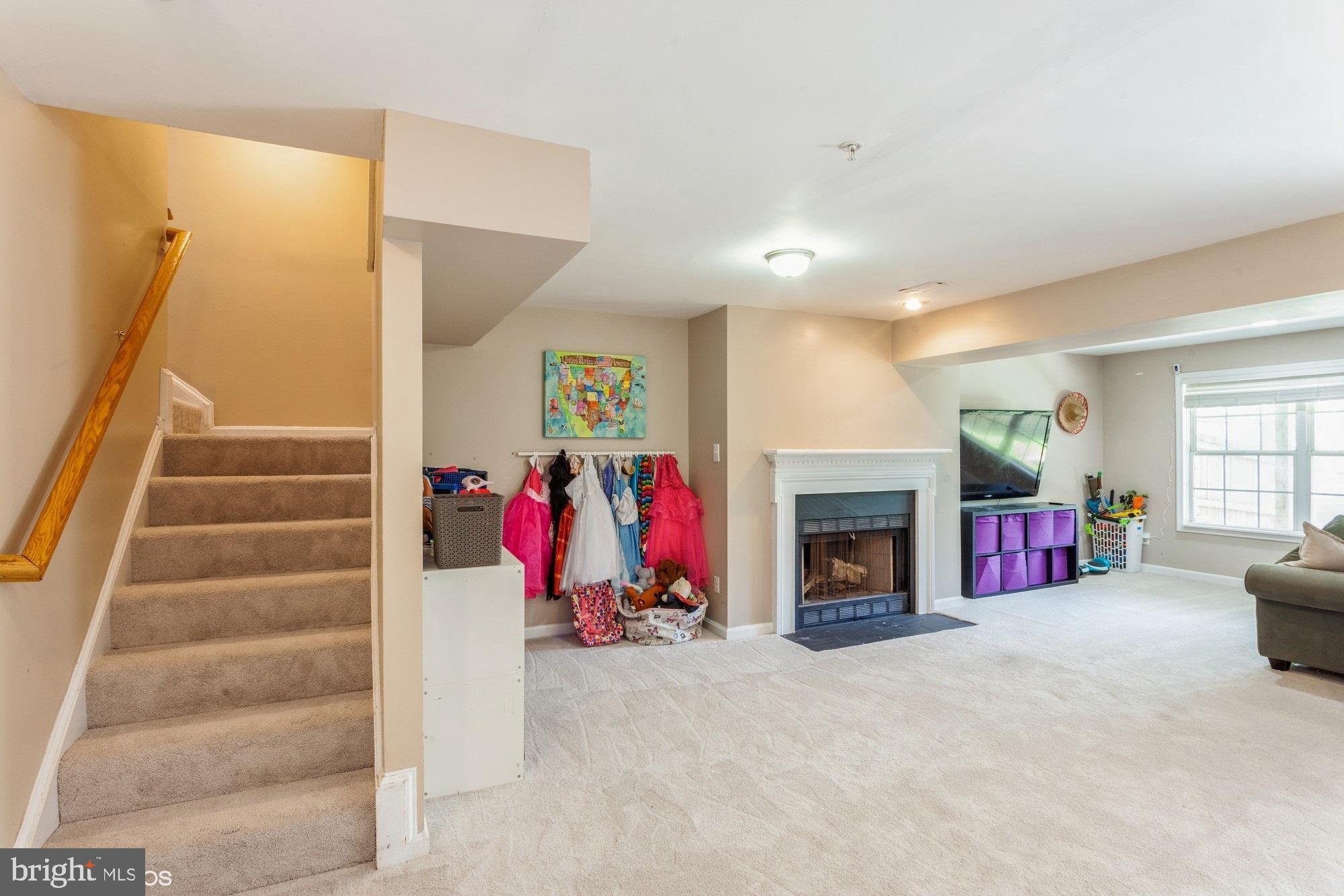 CONSTANT FRIENDSHIP - Residential