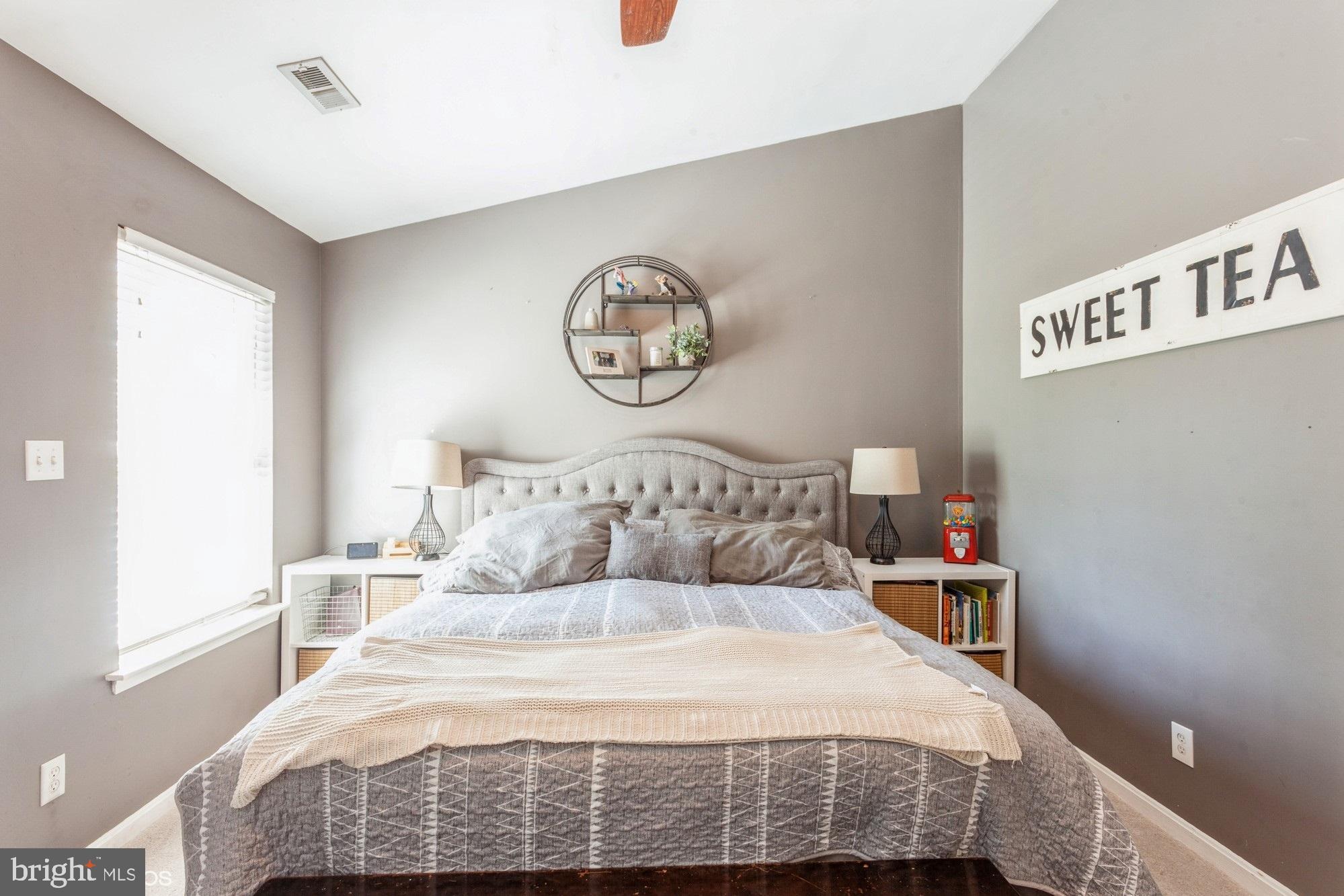 CONSTANT FRIENDSHIP - Residential