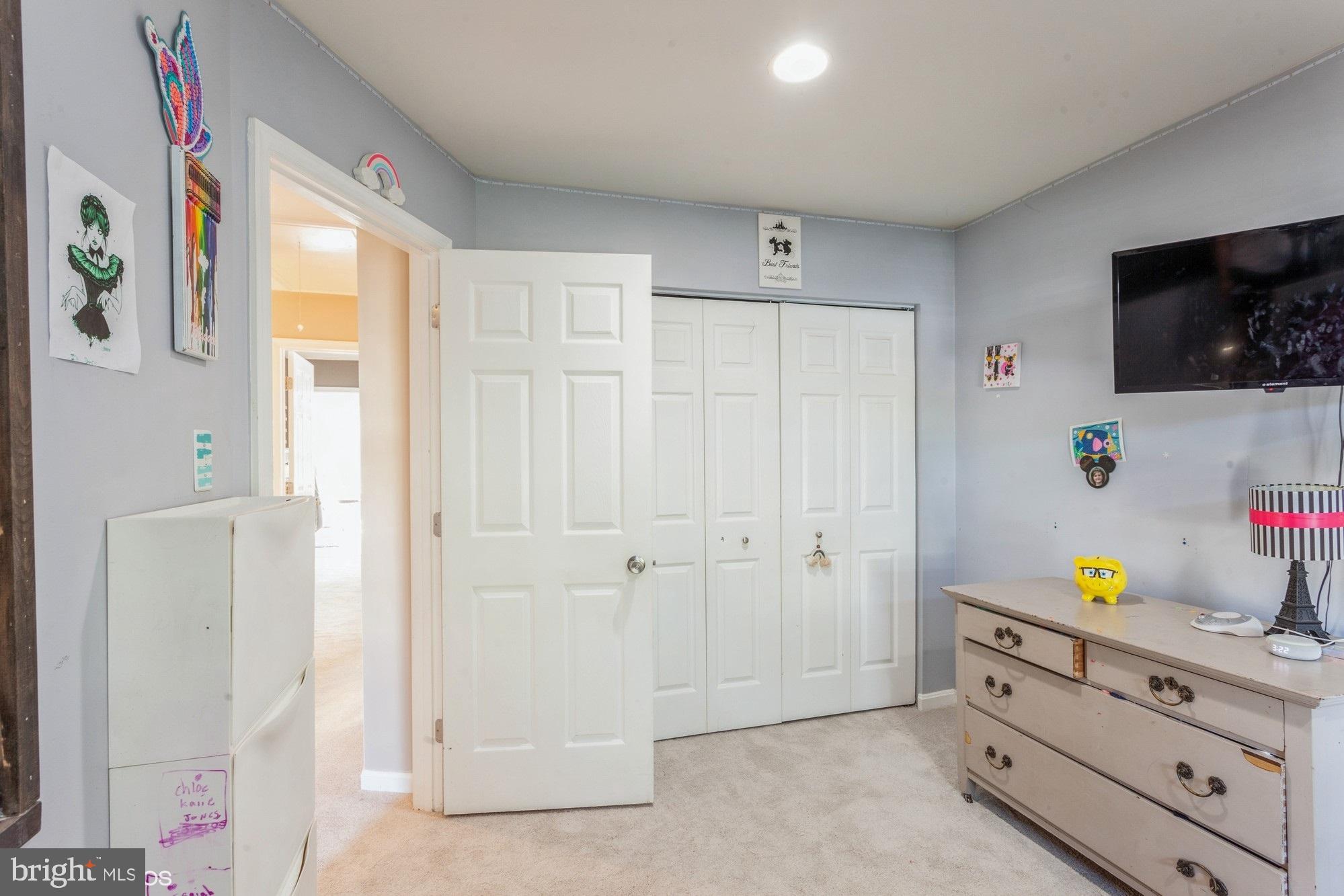 CONSTANT FRIENDSHIP - Residential