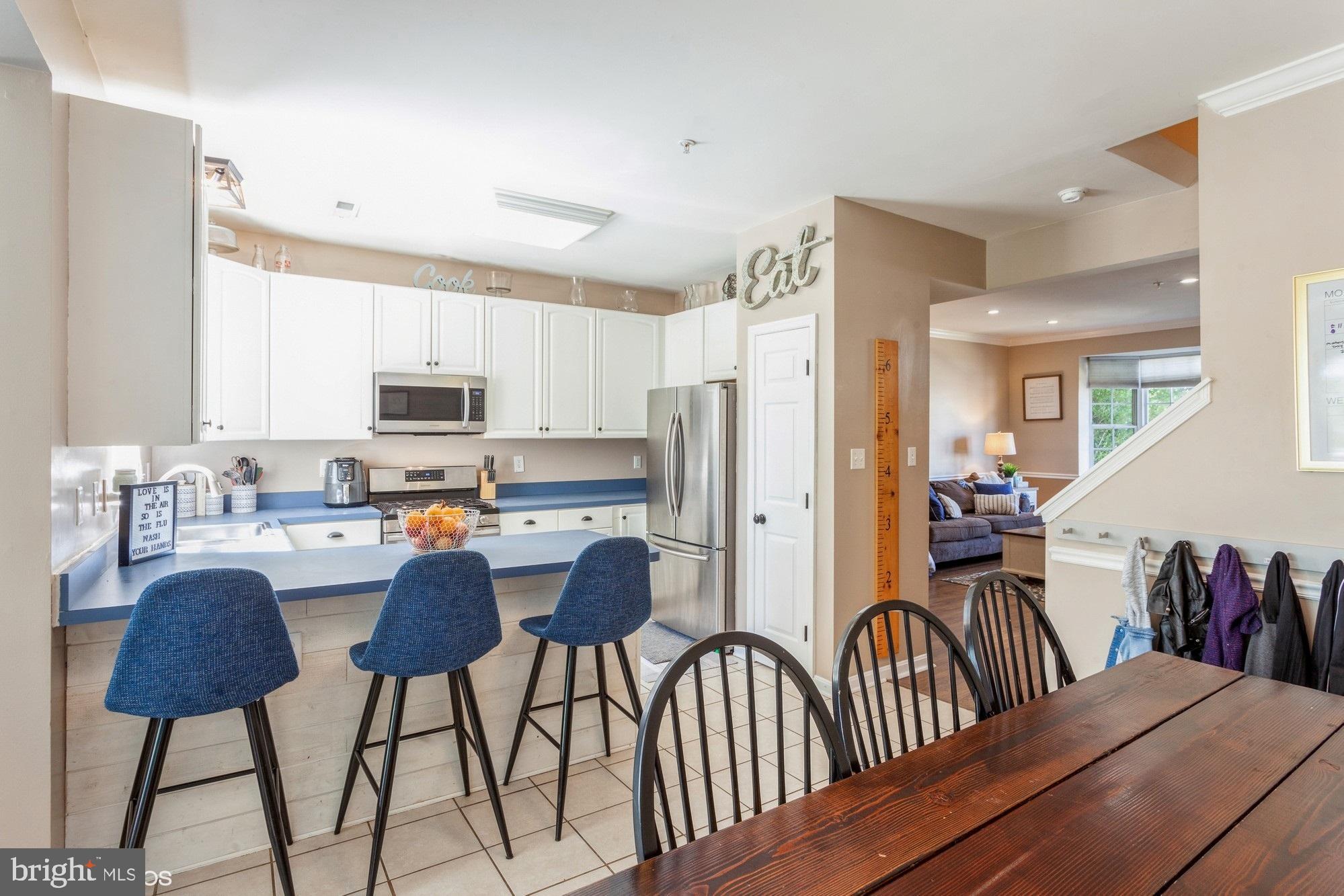 CONSTANT FRIENDSHIP - Residential