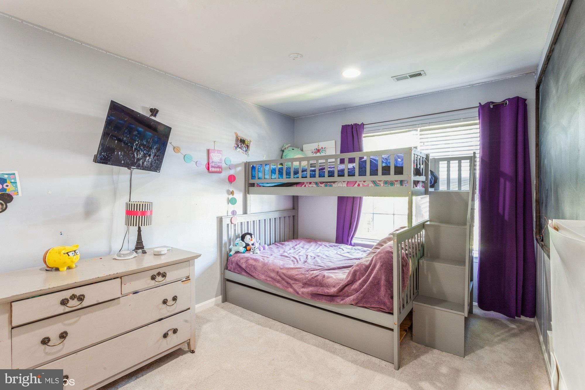 CONSTANT FRIENDSHIP - Residential