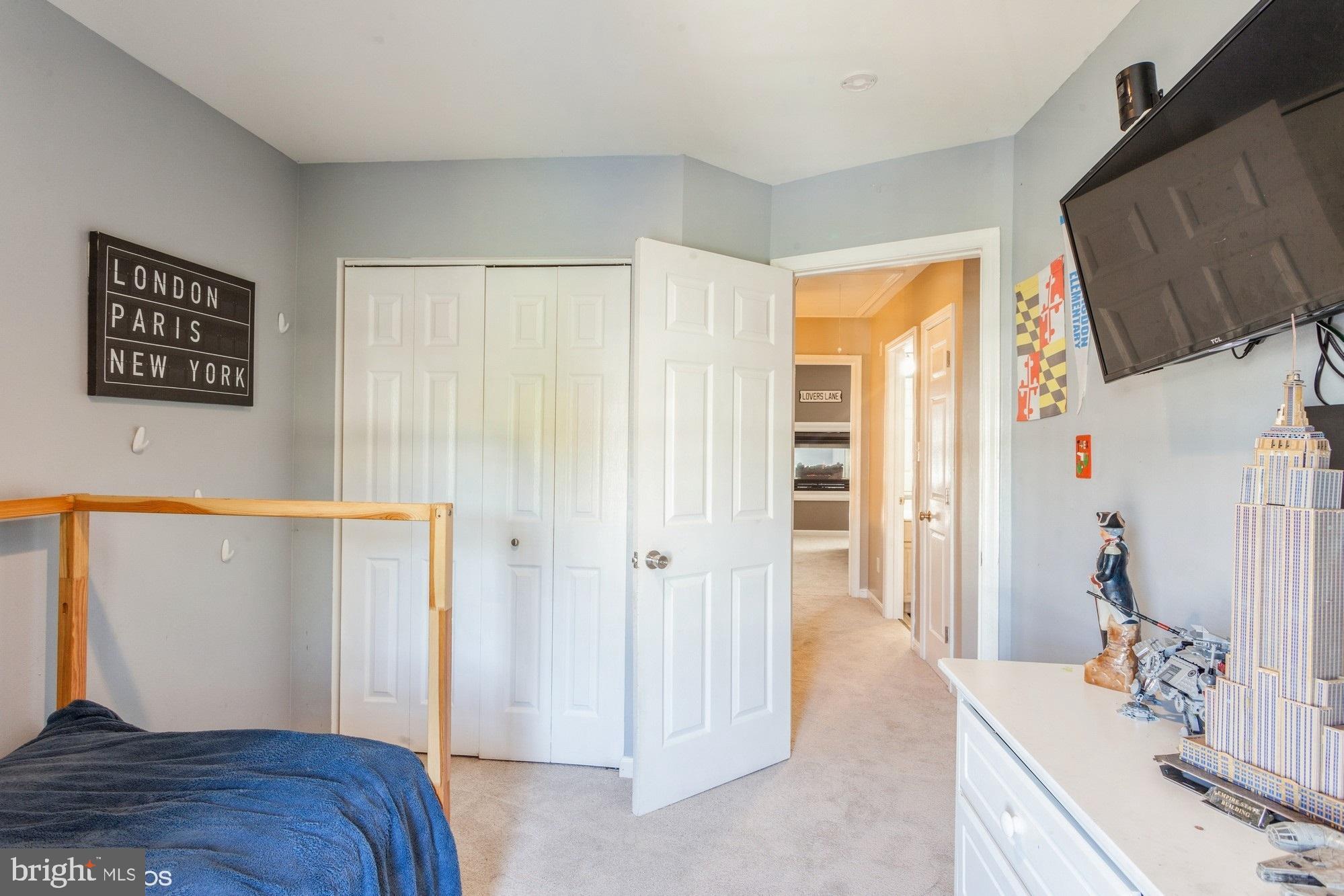 CONSTANT FRIENDSHIP - Residential