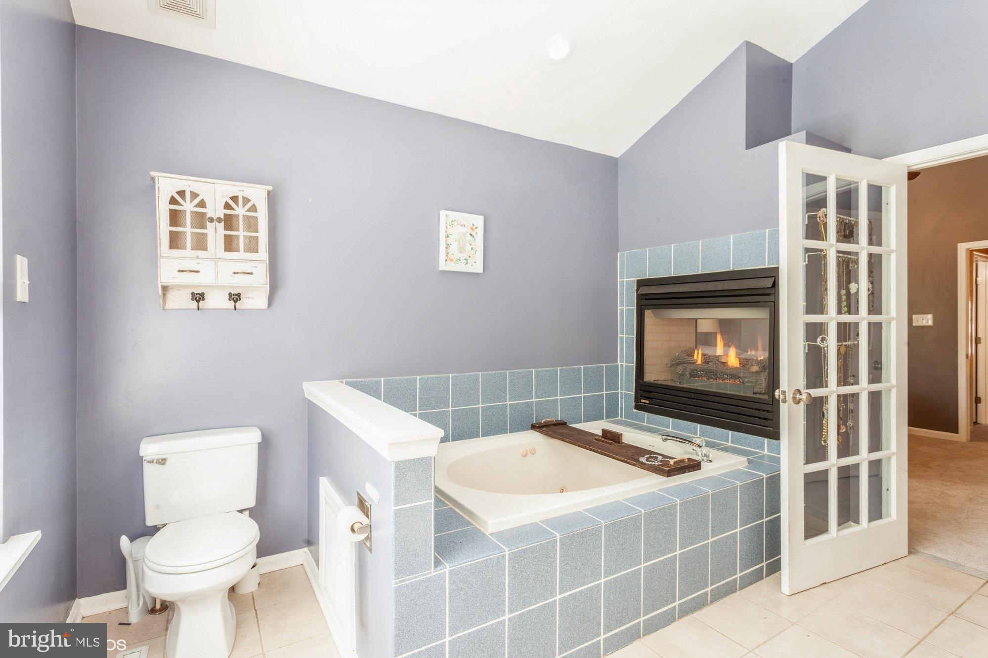 CONSTANT FRIENDSHIP - Residential