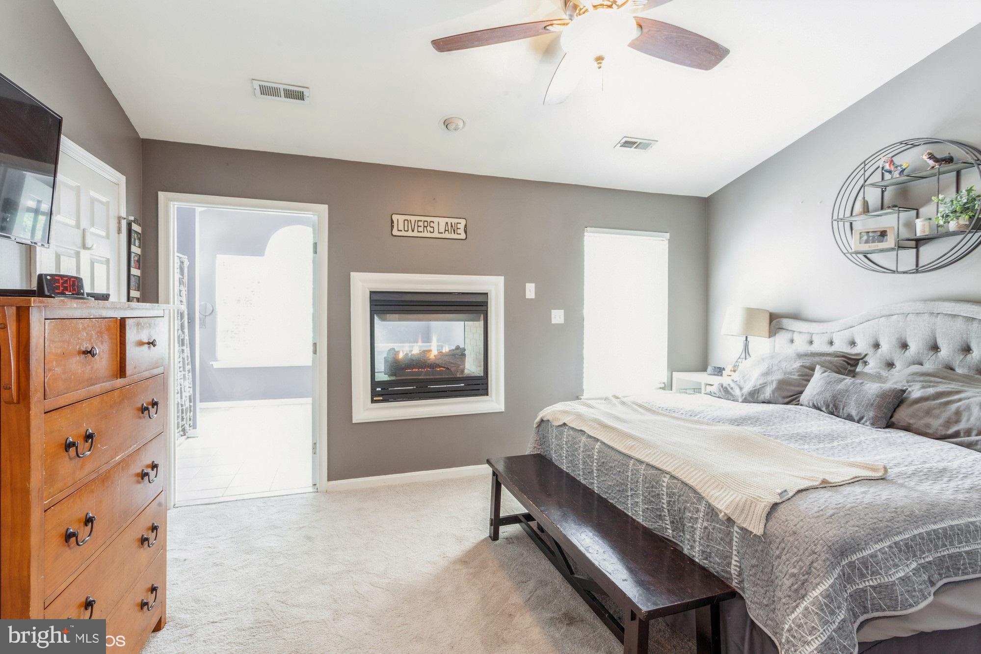 CONSTANT FRIENDSHIP - Residential