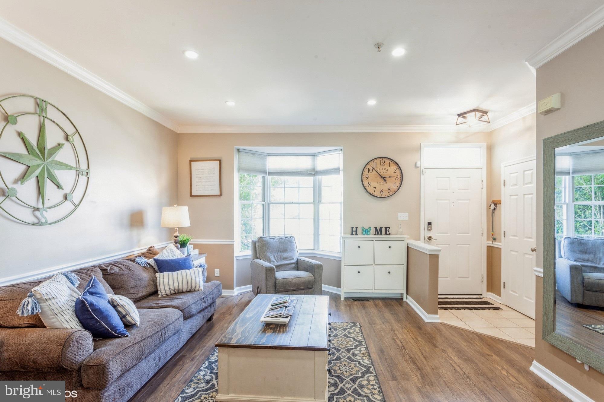 CONSTANT FRIENDSHIP - Residential