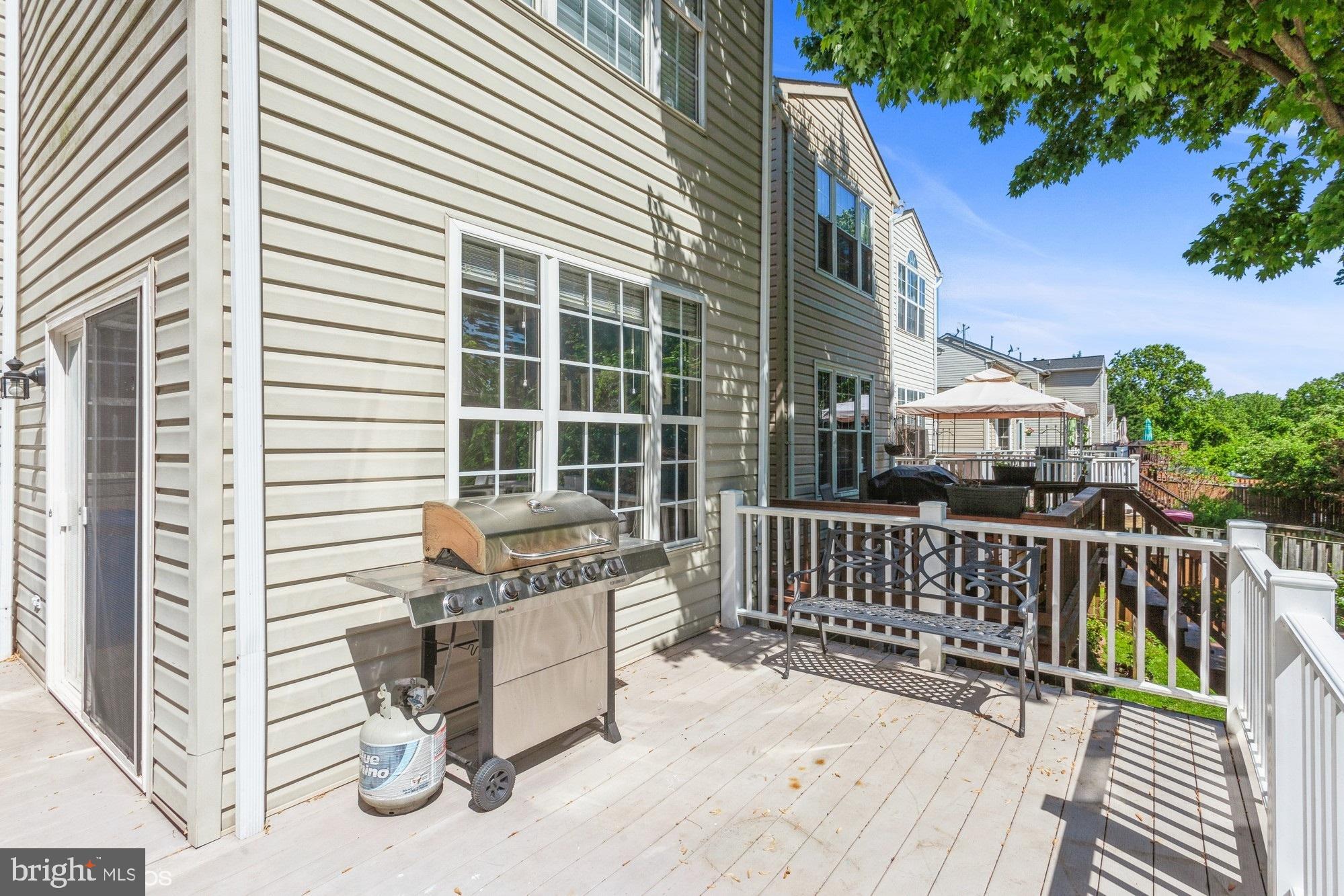 CONSTANT FRIENDSHIP - Residential