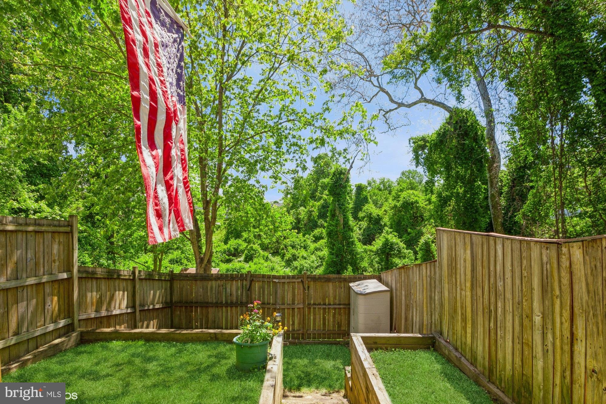 CONSTANT FRIENDSHIP - Residential