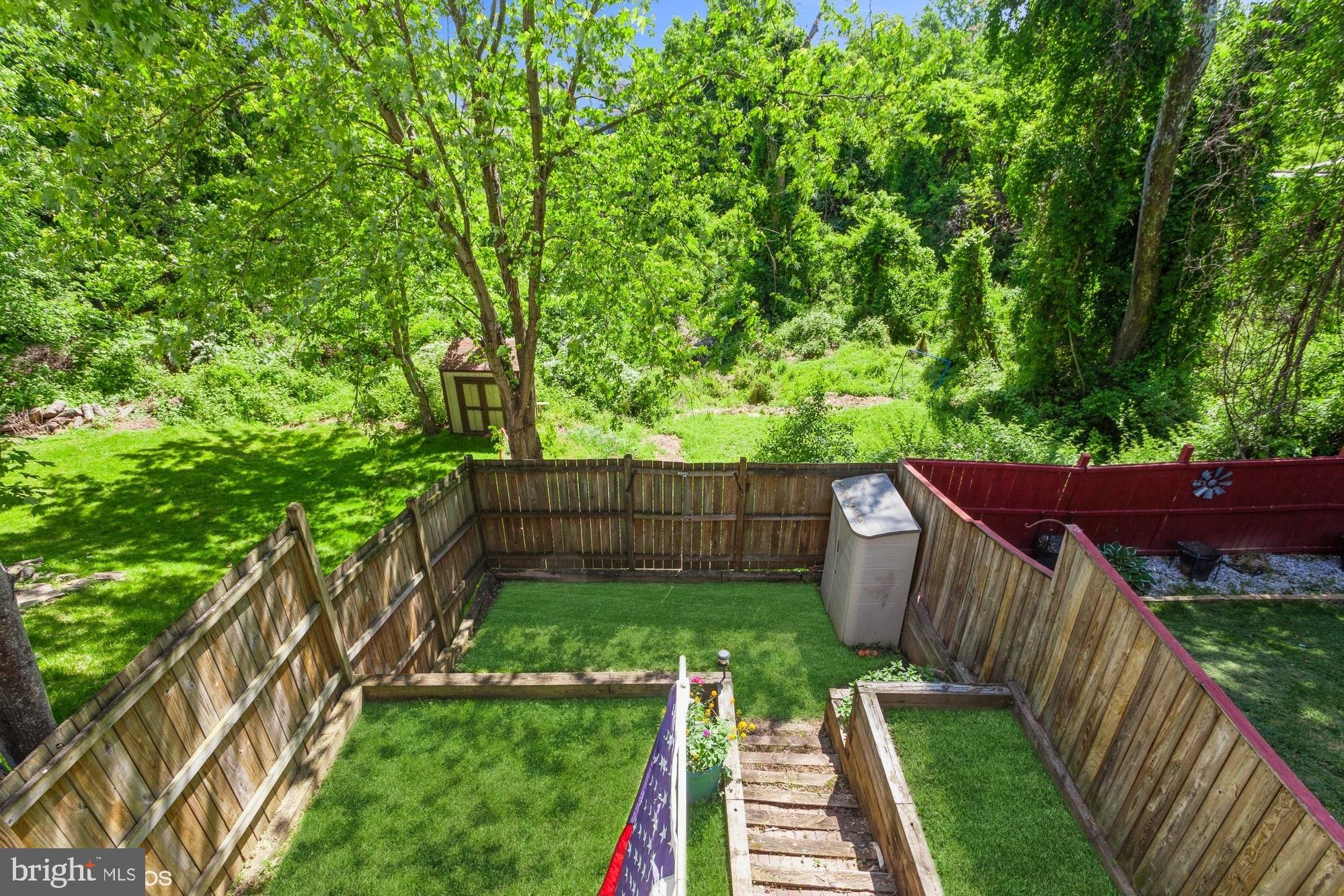 CONSTANT FRIENDSHIP - Residential