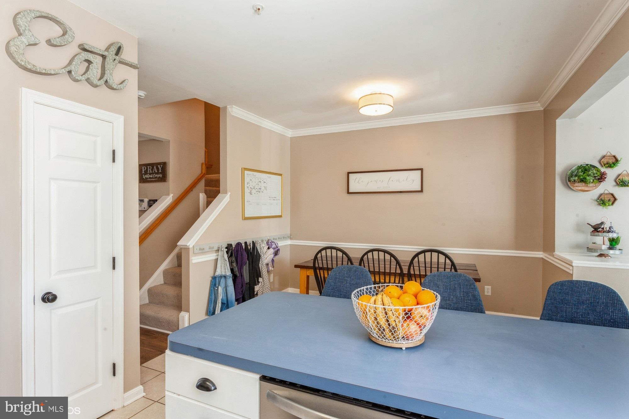 CONSTANT FRIENDSHIP - Residential