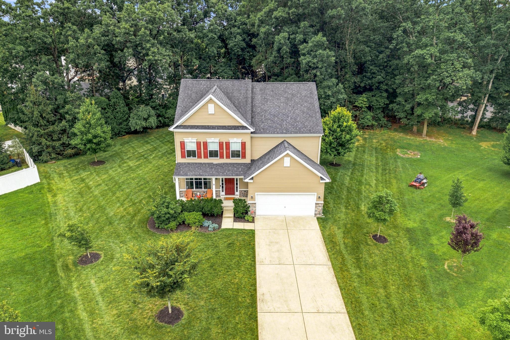 9 MIMOSA COURT