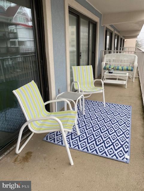 "WILD WAVE" - Residential