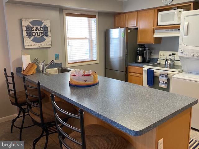 "WILD WAVE" - Residential