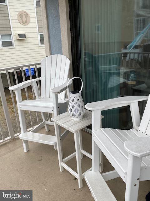 "WILD WAVE" - Residential