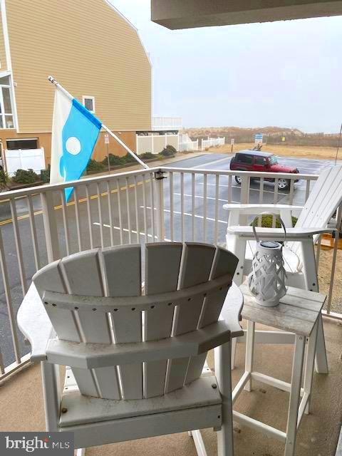 "WILD WAVE" - Residential