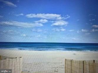 "WILD WAVE" - Residential