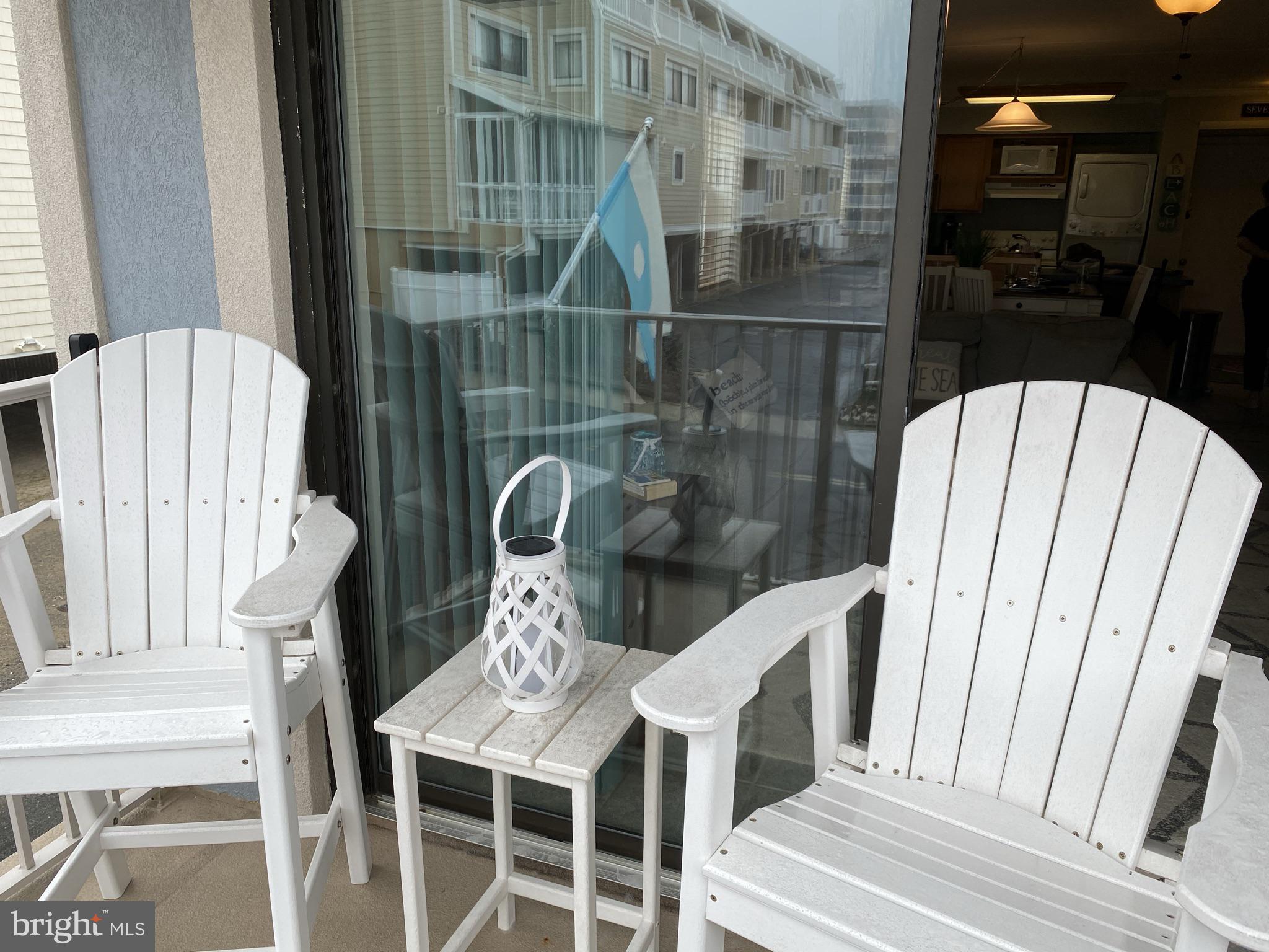 "WILD WAVE" - Residential