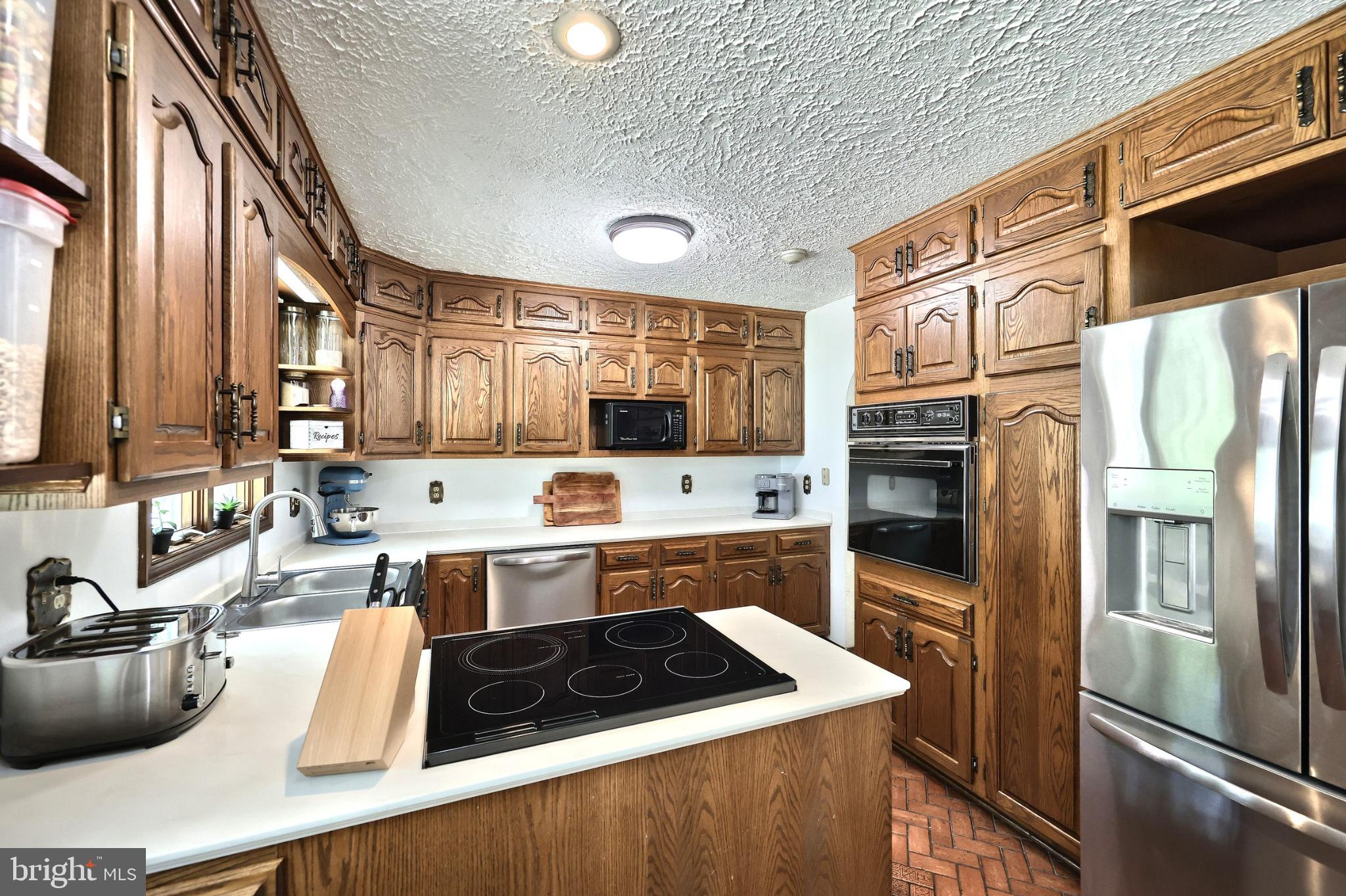 LAUREL WOODS - Residential