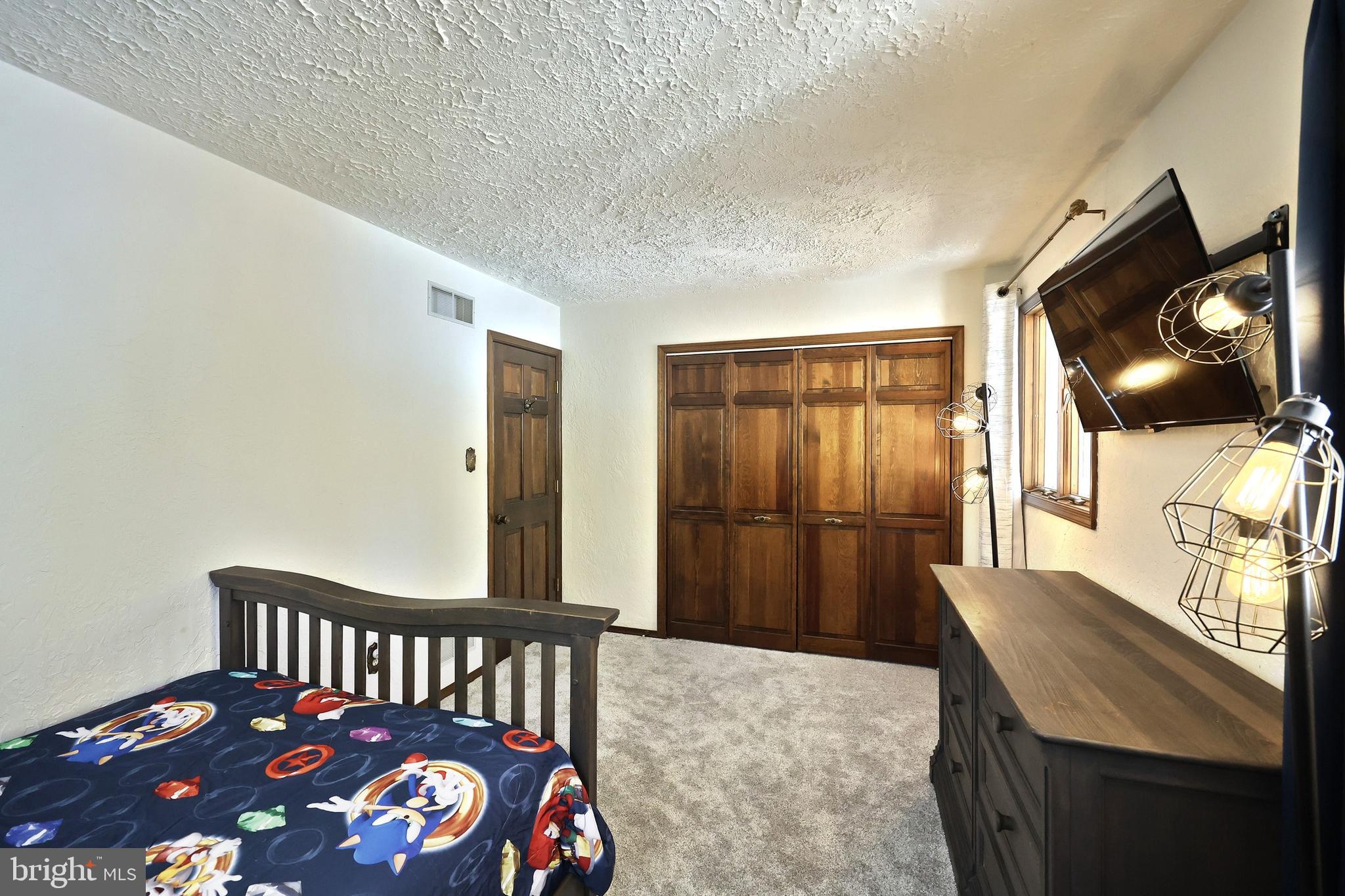 LAUREL WOODS - Residential