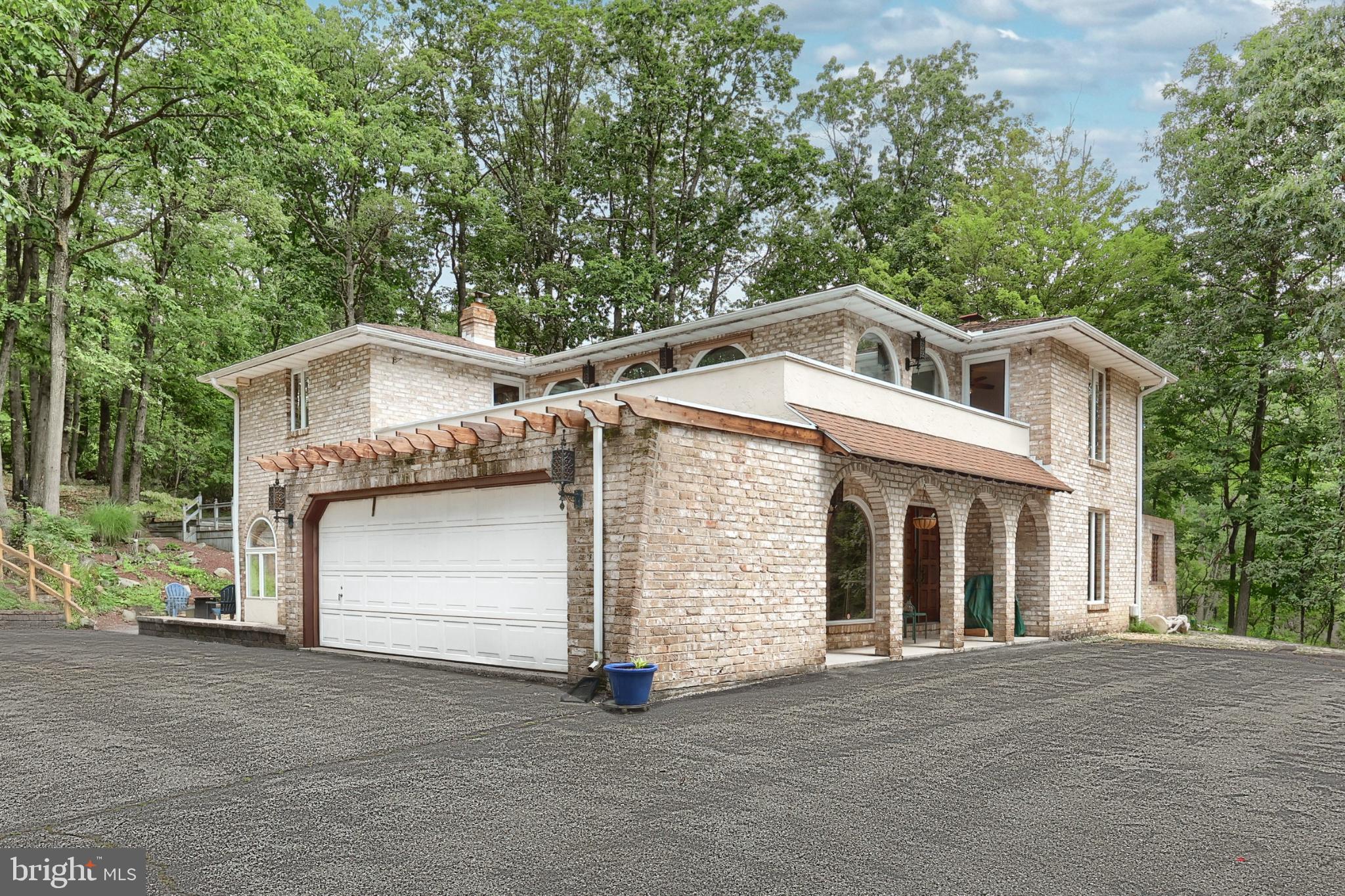799 LAUREL WOODS LANE