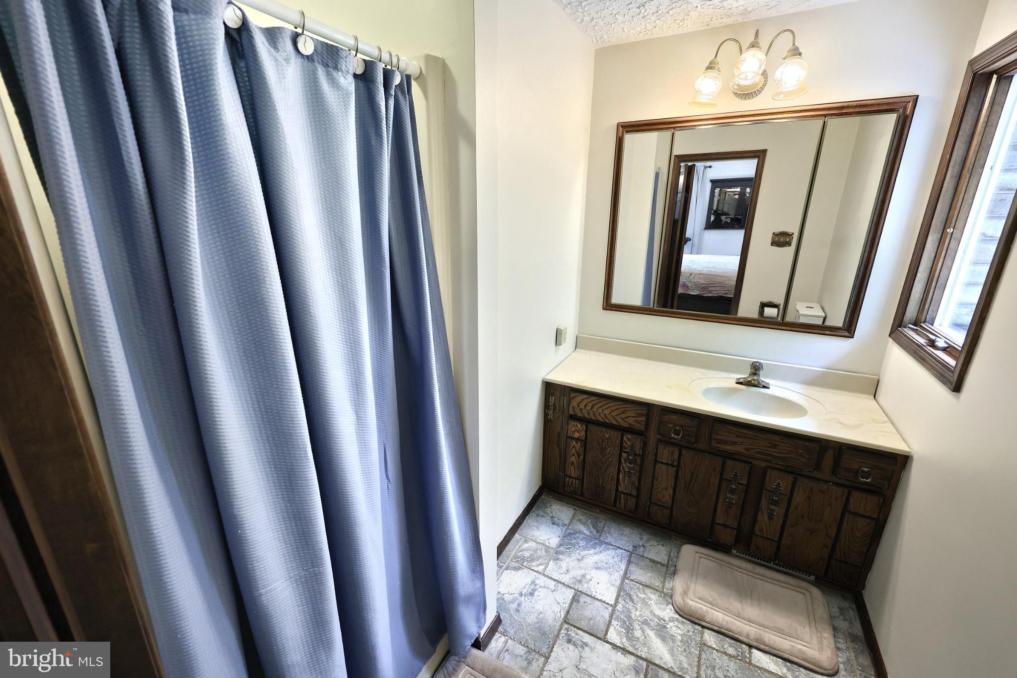 LAUREL WOODS - Residential